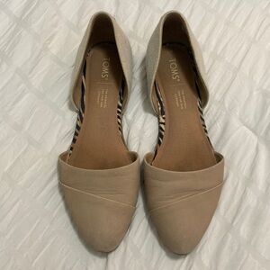 Tom’s two-toned D’Orsay flats